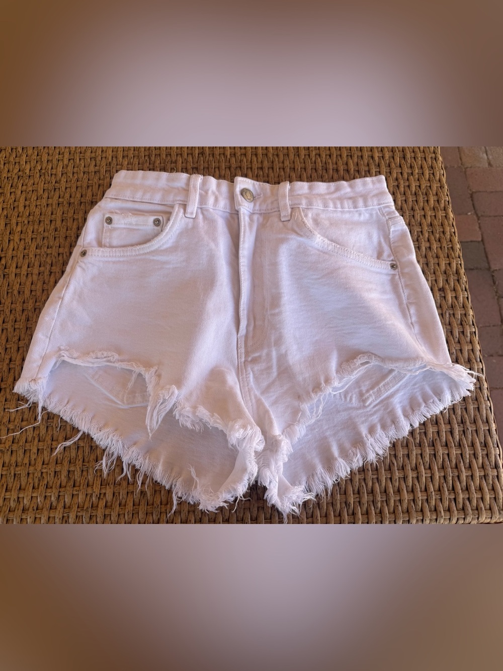 ZARA White High Waisted Cut Off  Denim Shorts  Womens Size 4